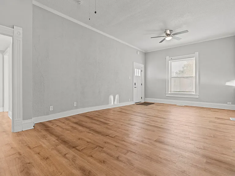 316 W Park St — Photo 13