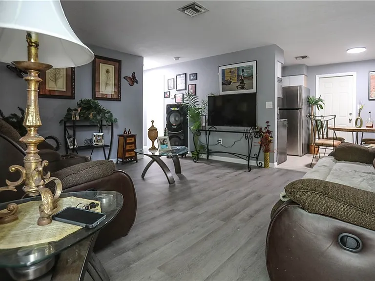 2406 Linhart Ave — Photo 6