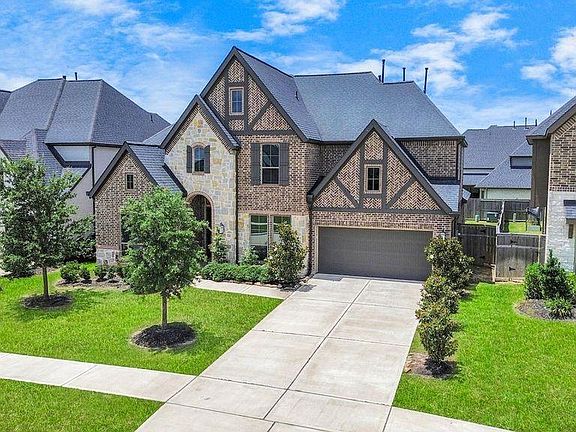 2nd image of 28907 Ridge Valley Ct