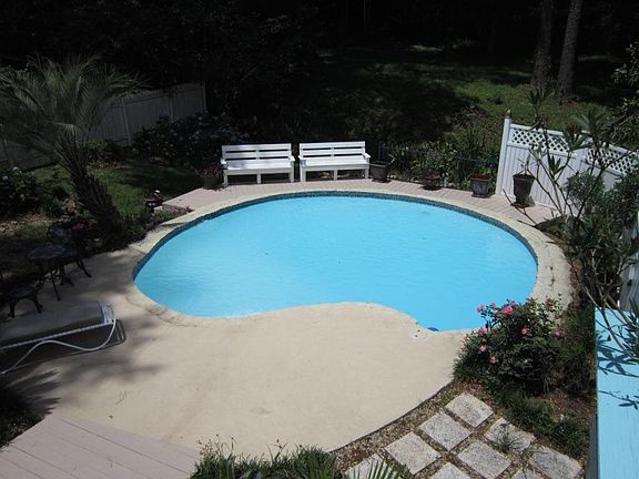2nd image of 310 Camellia Dr