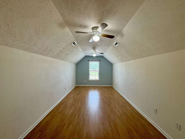 470 Rushmore Ct — Photo 11