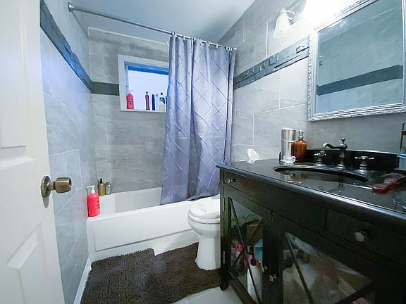 3rd image of 6400 Hobson St NE