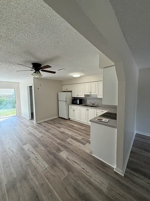 3 bed, $1,800 — Photo 2