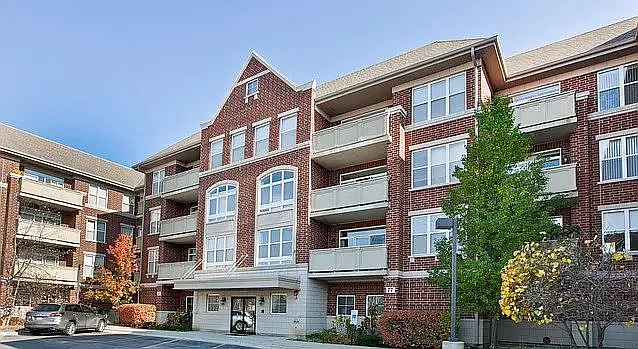 77 N Quentin Rd #202