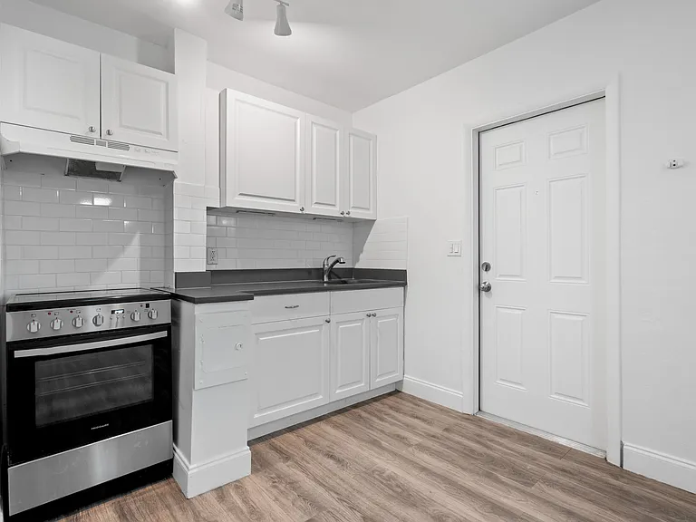 1100 NE 11th Ave #4 — Photo 4