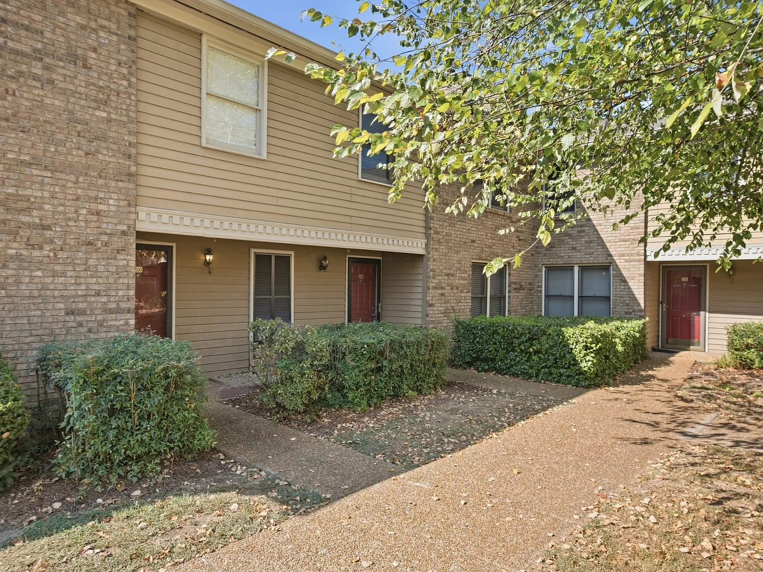 3 bed, 2.5 bath, 1586 sqft, $2,000 — Photo 4