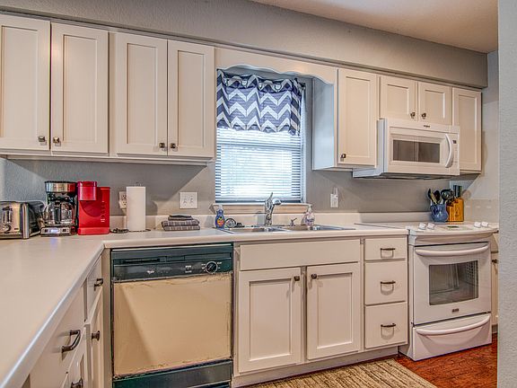 5th image of 123 Bunker Ridge Drive #4