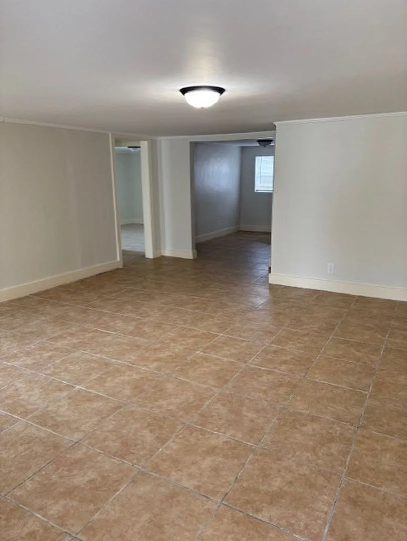 1420 Marguerite Avenue — Photo 3