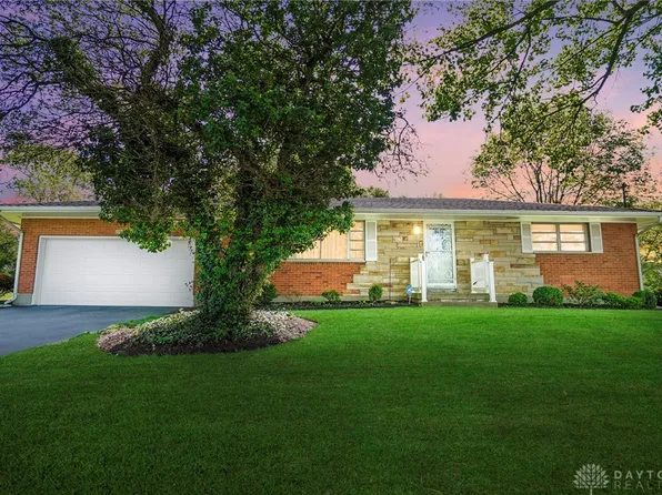 8076 Eastlawn Dr, Franklin, OH 45005