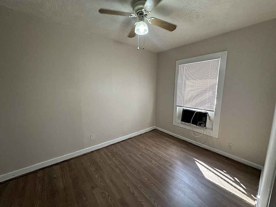 1st image of 4402 Roseland St #16422976
