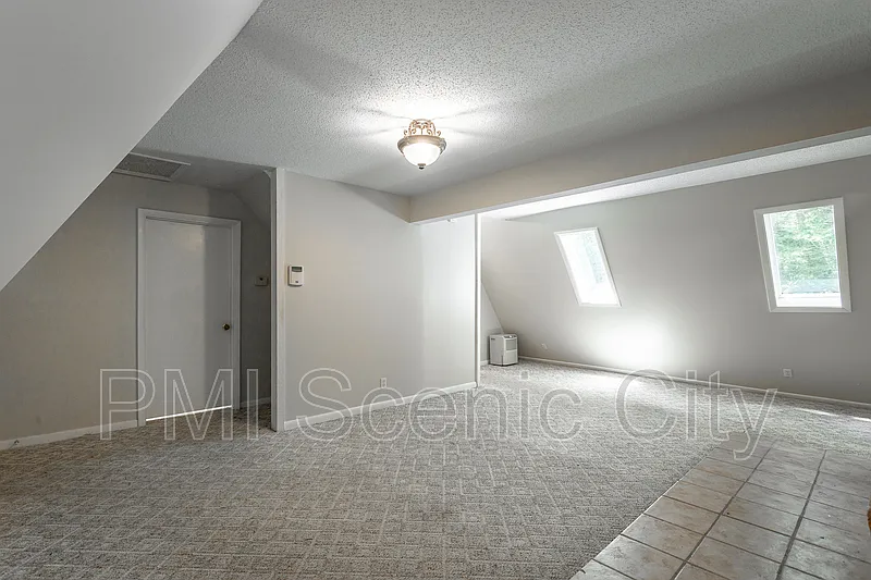 3 bed, 2.5 bath, 2118 sqft, $2,200 — Photo 1
