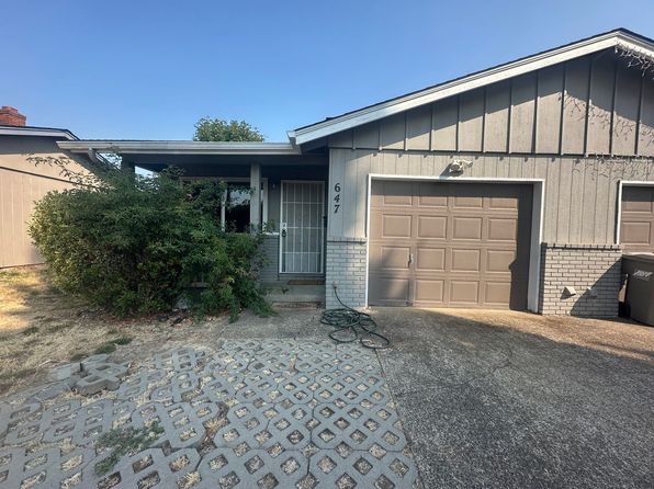647 NW Walnut Blvd