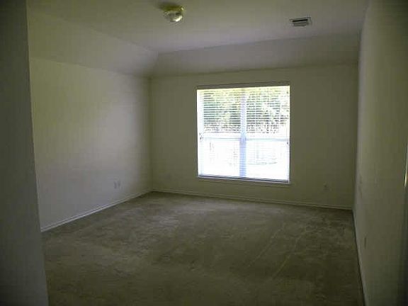 4th image of 1130 Twin Lakes Dr