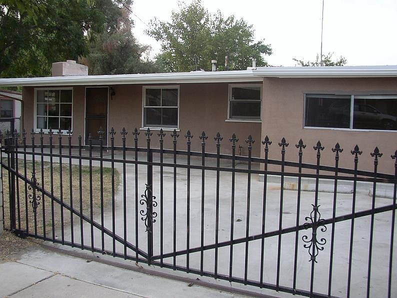 1st image of 726 E Whittier Ave
