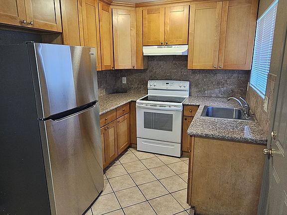 2nd image of 601 E 7th St APT B103