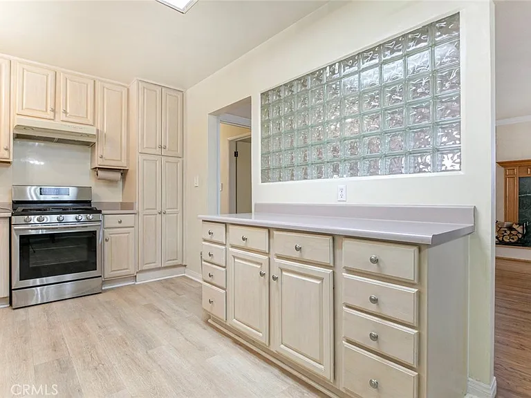 10706 Rhodesia Ave — Photo 8