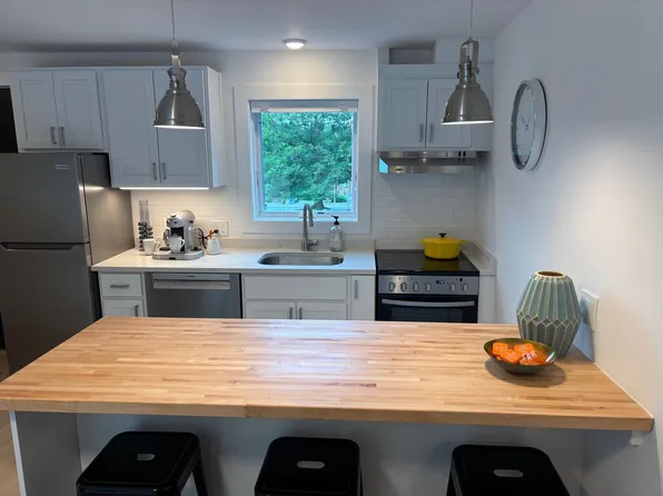 200 Laurel Street, 200 Laurel St #5, Lee, MA 01238