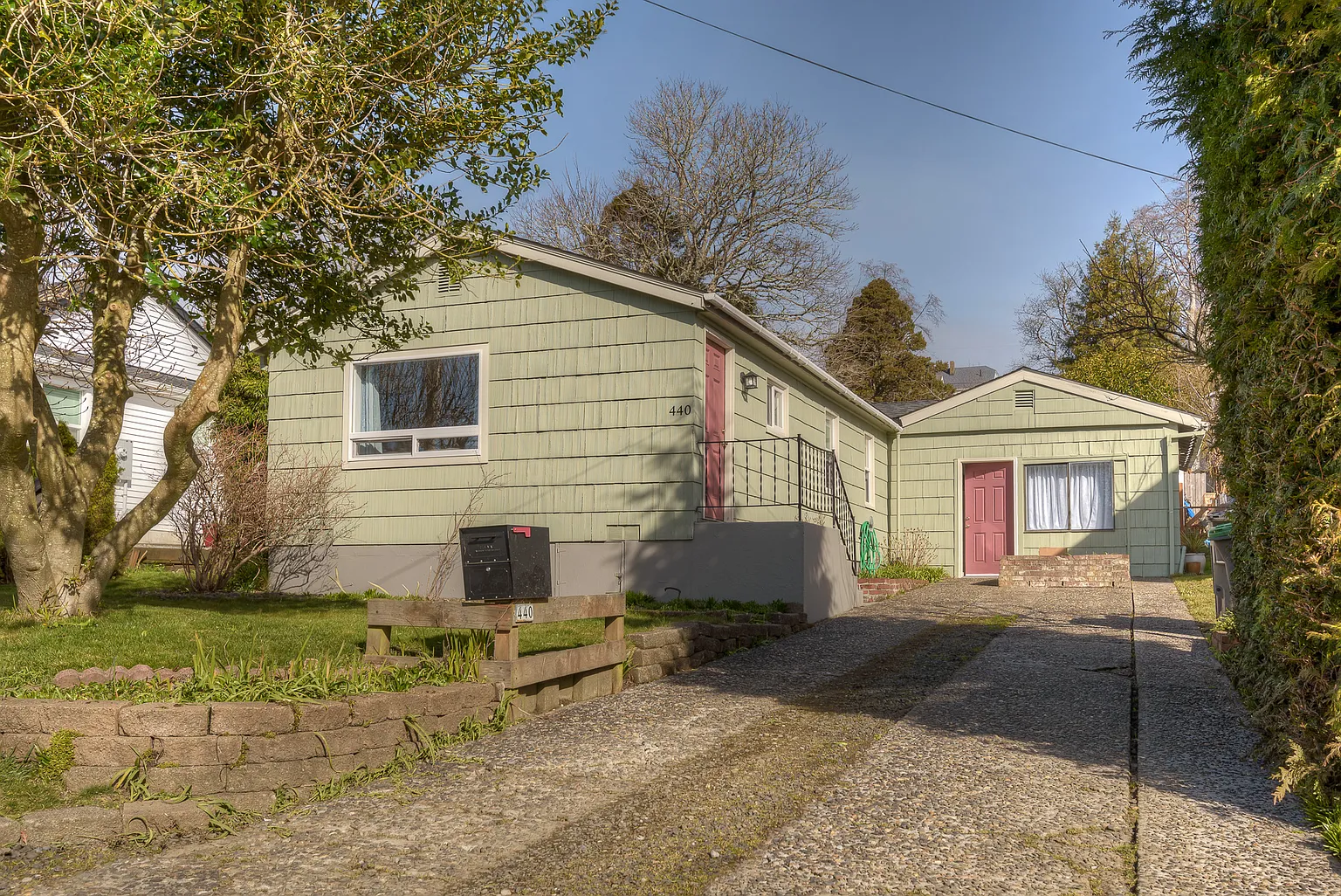 440 Madison Ave photo 1