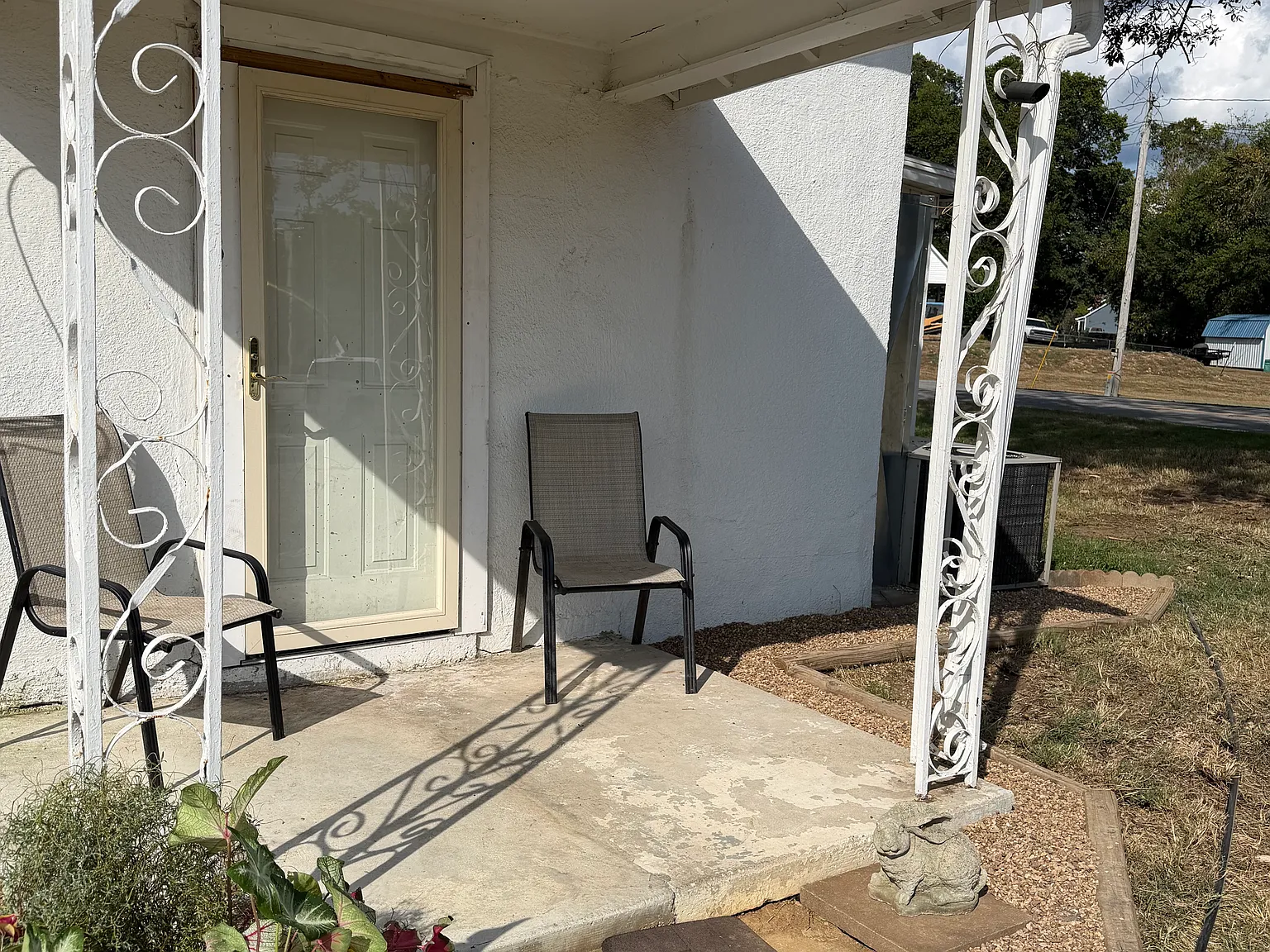 2 bed, $1,100 — Photo 2