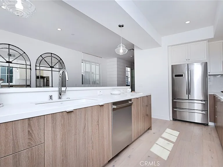 4641 Cahuenga Blvd — Photo 19