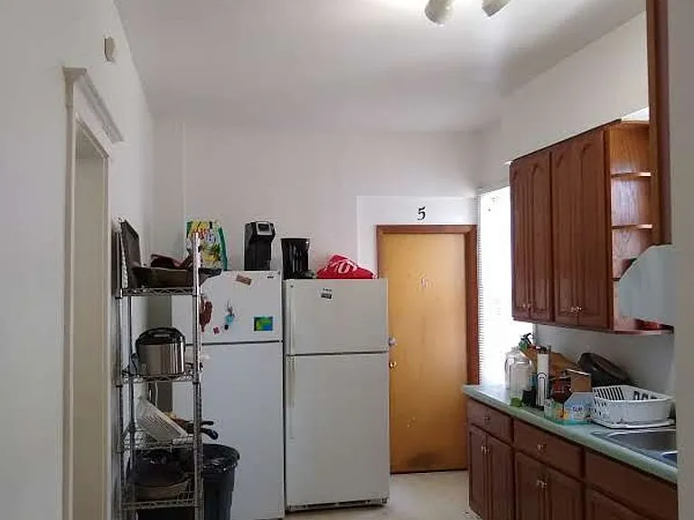 322 Augusta Ave — Photo 6