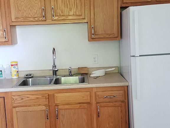 Stove & Refrigerator included