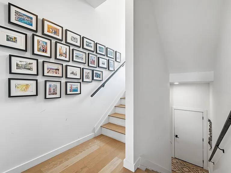 126 Burrows St — Photo 18