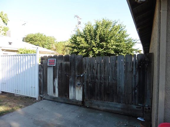 2nd image of 1413 W Saginaw Way