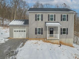 19 Freedom Ln, Hedgesville, WV 25427
