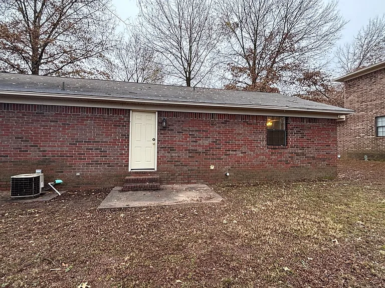 3327 N Detroit Ave — Photo 3