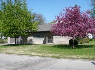 1401 11th St, Charleston, IL 61920