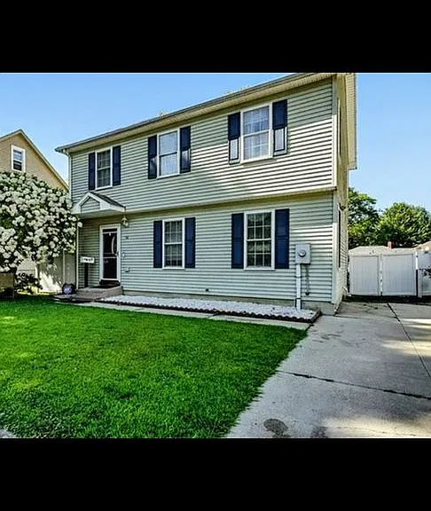 56 Clayton St — Photo 2