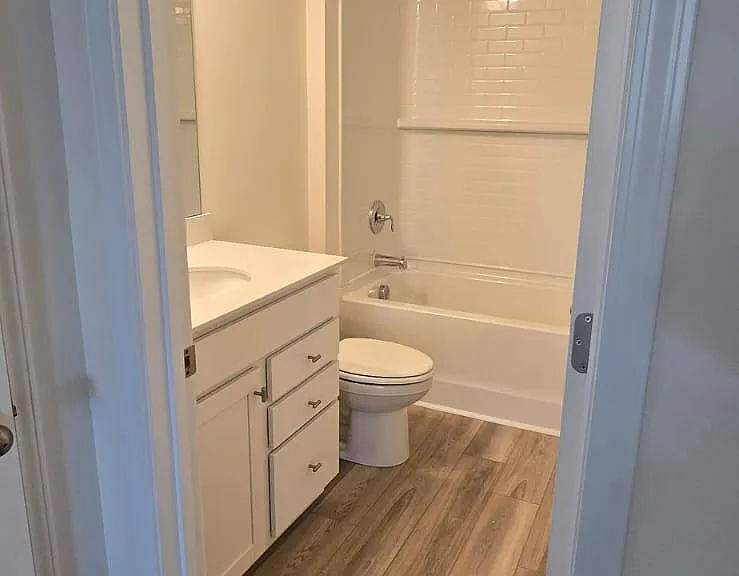 1098 Silverbend Trl — Photo 8