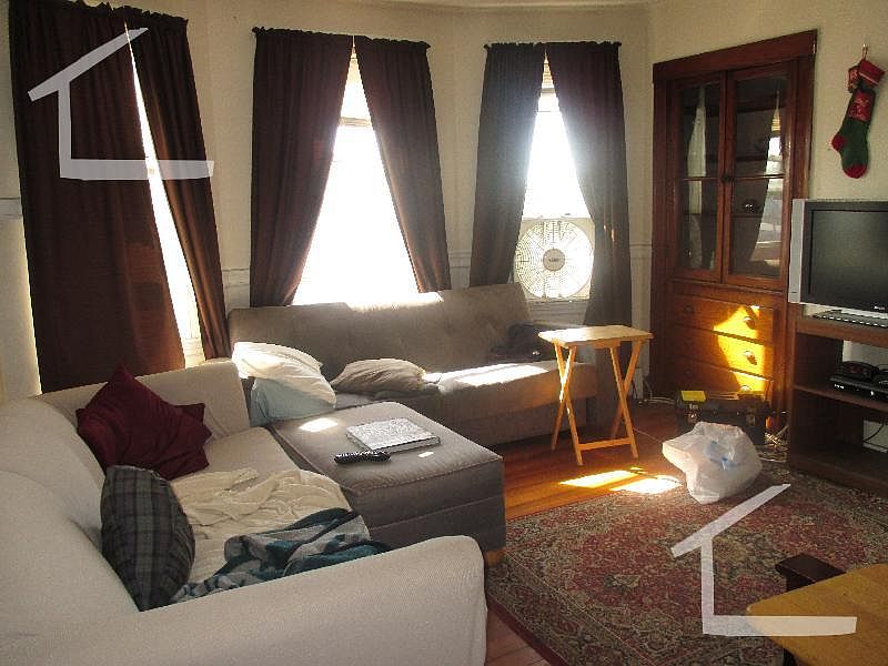 2nd image of 11 Vineland St #3