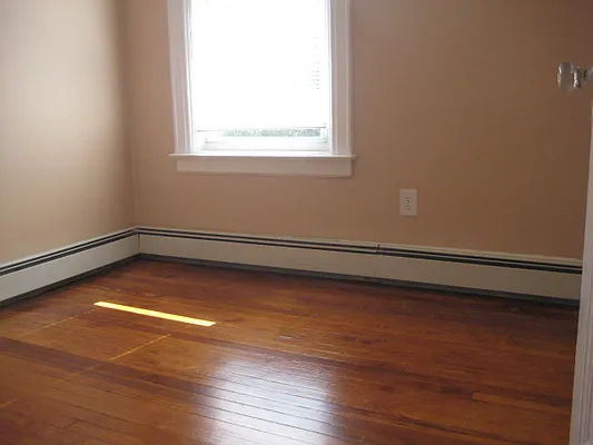 Rented by Zikos Realty Services | media 14