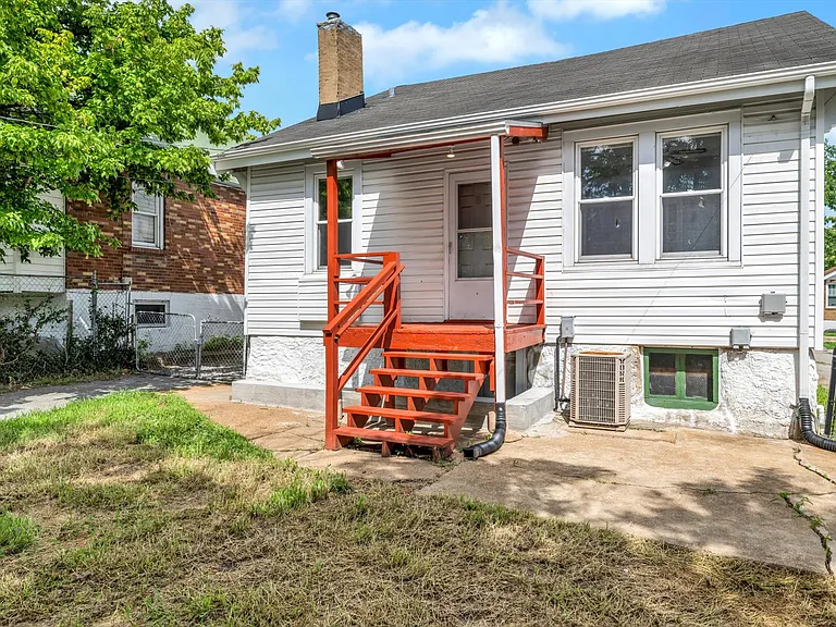 1223 Gruner Pl — Photo 47