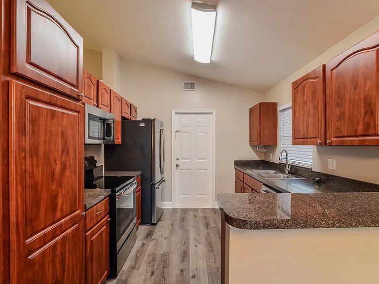 935 Brightview Dr — Photo 6
