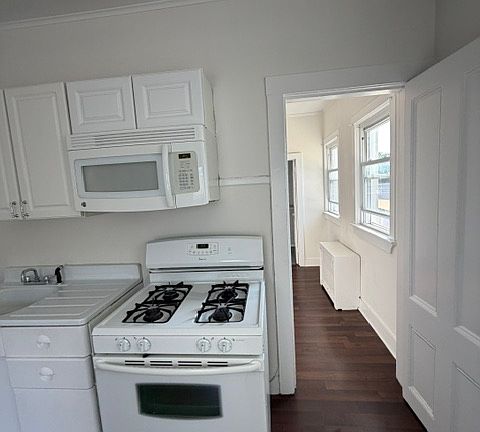 3rd image of 42 Pleasant Pl Floor 2