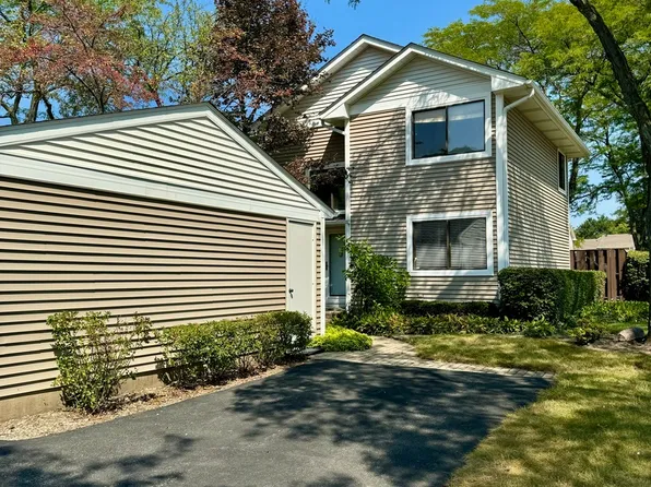 104 Saratoga Ct, Vernon Hills, IL 60061
