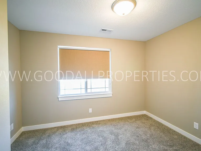 1007 Warren St — Photo 16