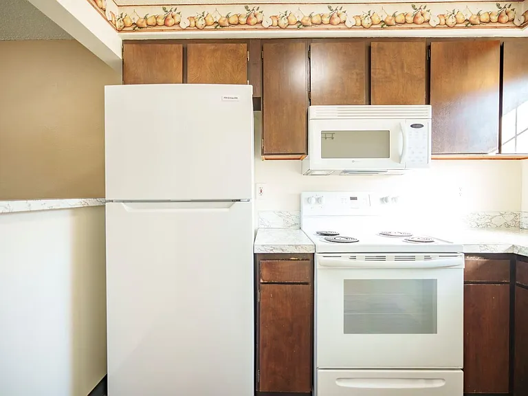 525-Monmouth Villas — Photo 13
