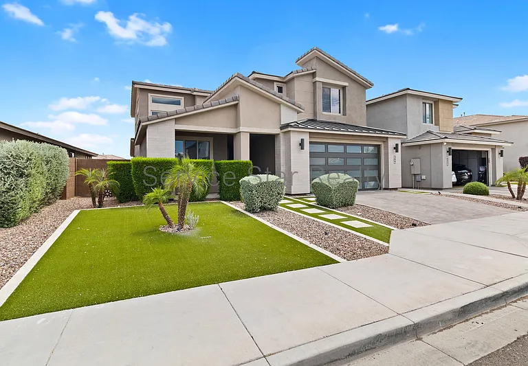 3407 E Louise Dr — Photo 2