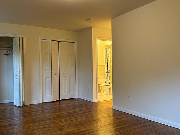 Master Bedroom W Bathroom