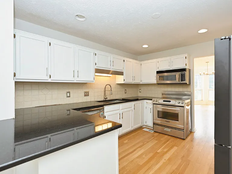 164 W Harbor Dr — Photo 2