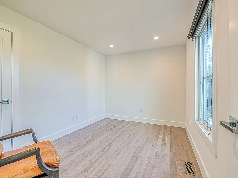 14 Atterbury Rd — Photo 14