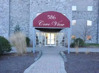 586 W Thames St APT 205, Norwich, CT 06360