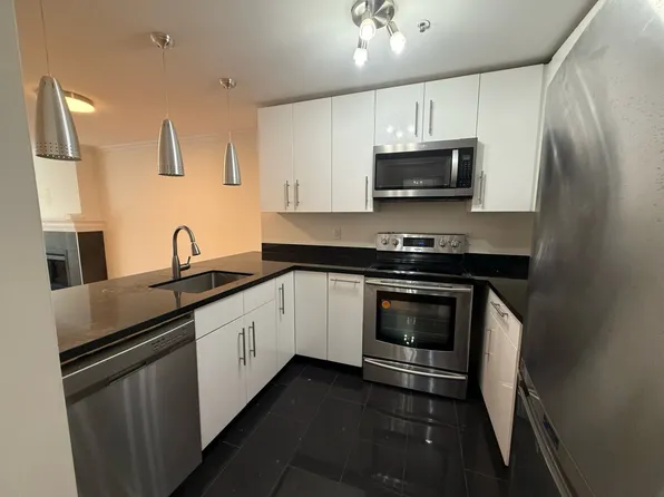 965 W 15th Ave #101, Vancouver, BC V5Z 1S1