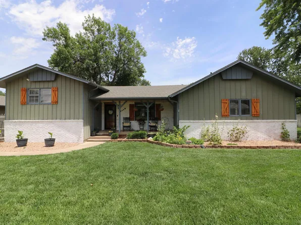 1112 S Saint John Ave, Lyons, KS 67554