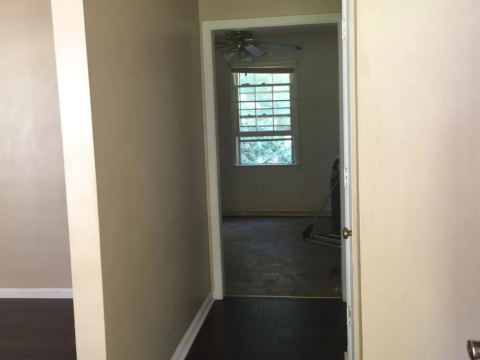 4 bed, 1.5 bath, 1201 sqft, $1,550 — Photo 2