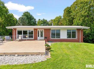 800 S Cody Rd, Le Claire, IA 52753